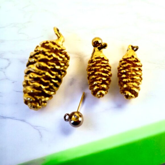 Pine Cone Pendant and Earrings Set Gold Plated As Is Needs Repair - Picture 1 of 7